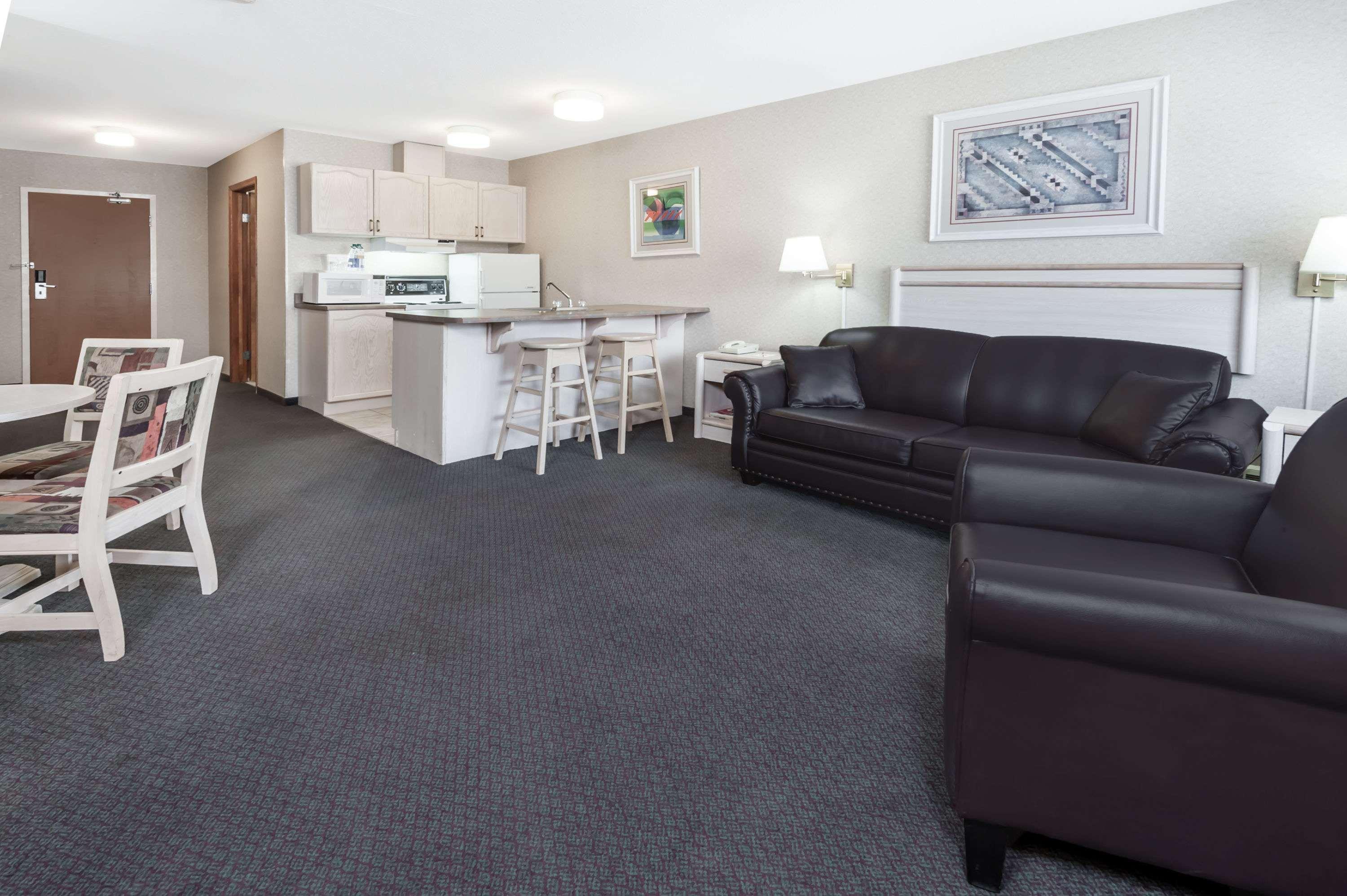 Stony Plain Inn & Suites Exterior foto